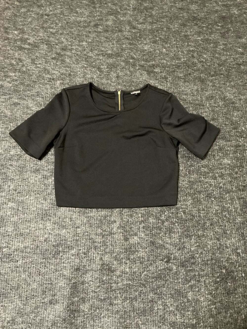Express Crop Top Short Sleeve Gold Back Zipper Womens Size Medium Black